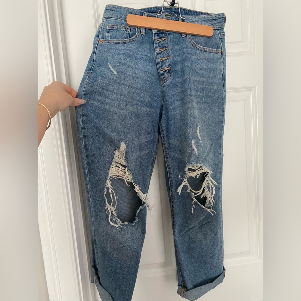 High rise distressed knee straight wild fable jeans size 8